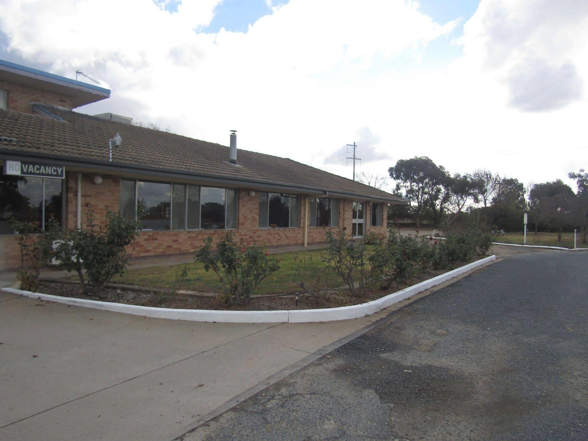 Allonville Gardens Motel Wagga Wagga Εξωτερικό φωτογραφία